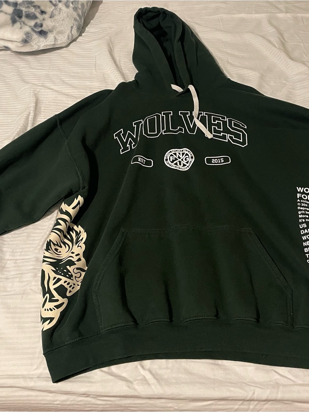 Wolves Graphic Green Hooded Sweatshirt - Unbranded
